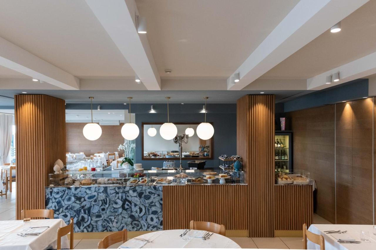 Kiss Beachfront Hotel & Restaurant Червия Экстерьер фото