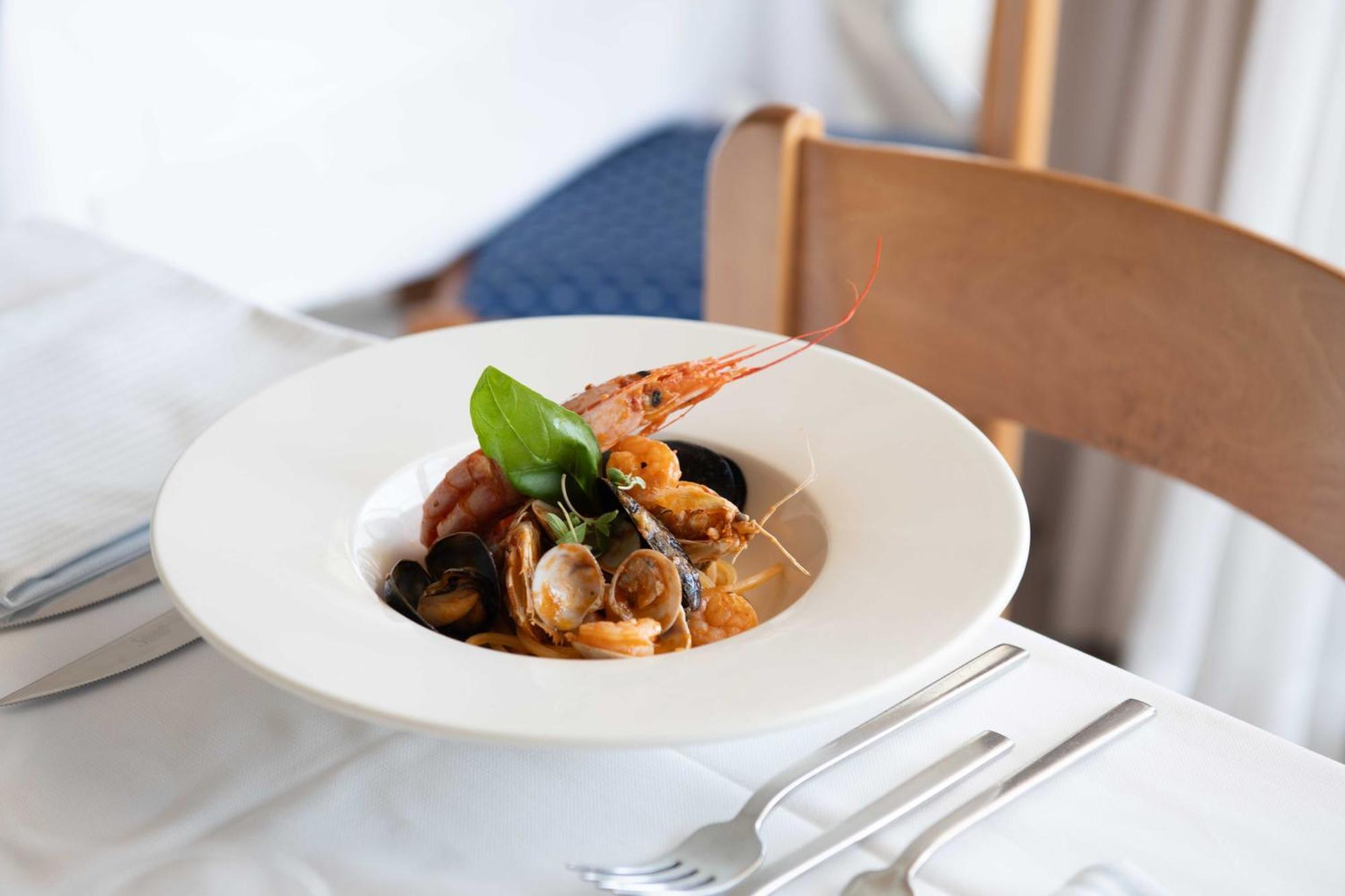 Kiss Beachfront Hotel & Restaurant Червия Экстерьер фото