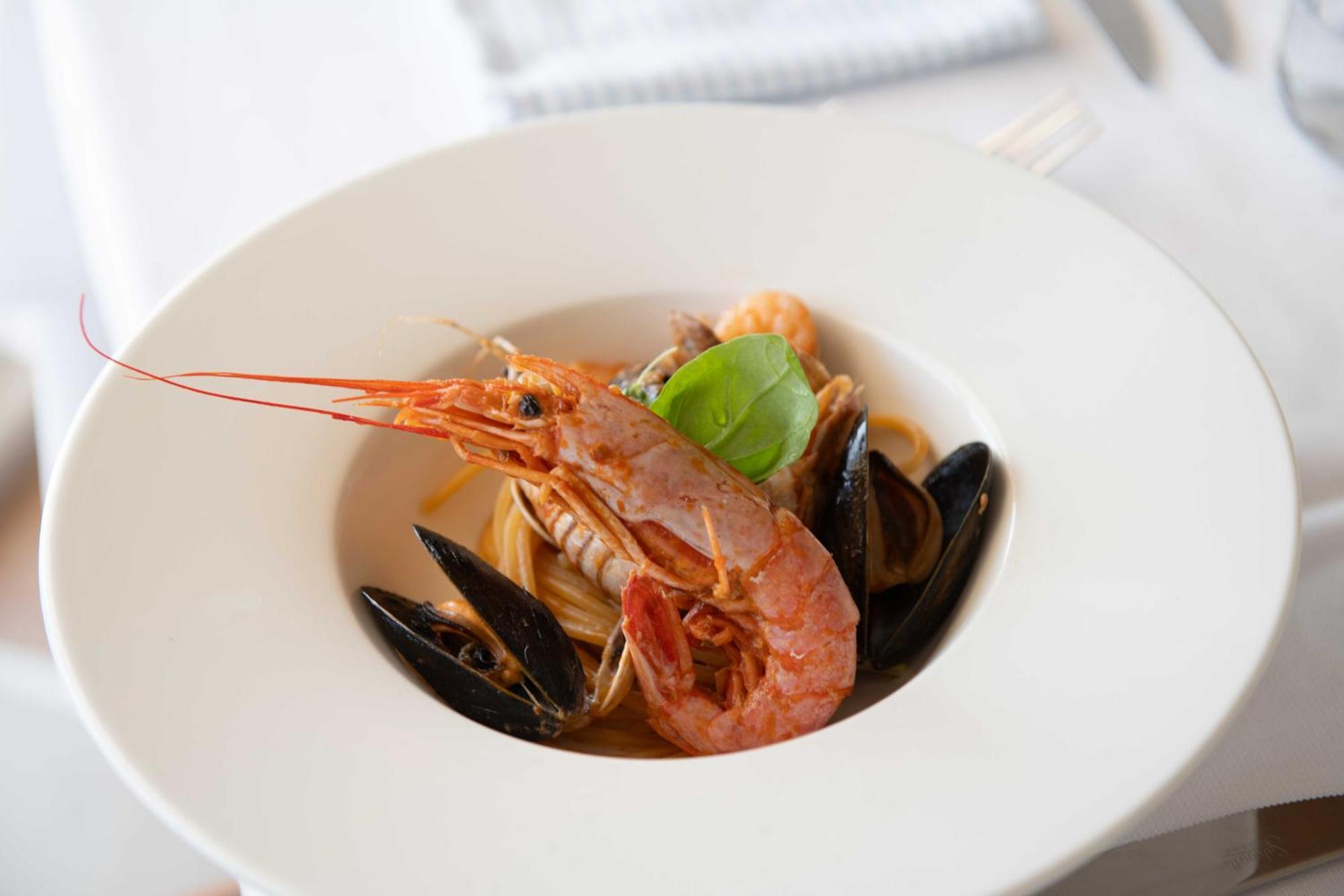 Kiss Beachfront Hotel & Restaurant Червия Экстерьер фото