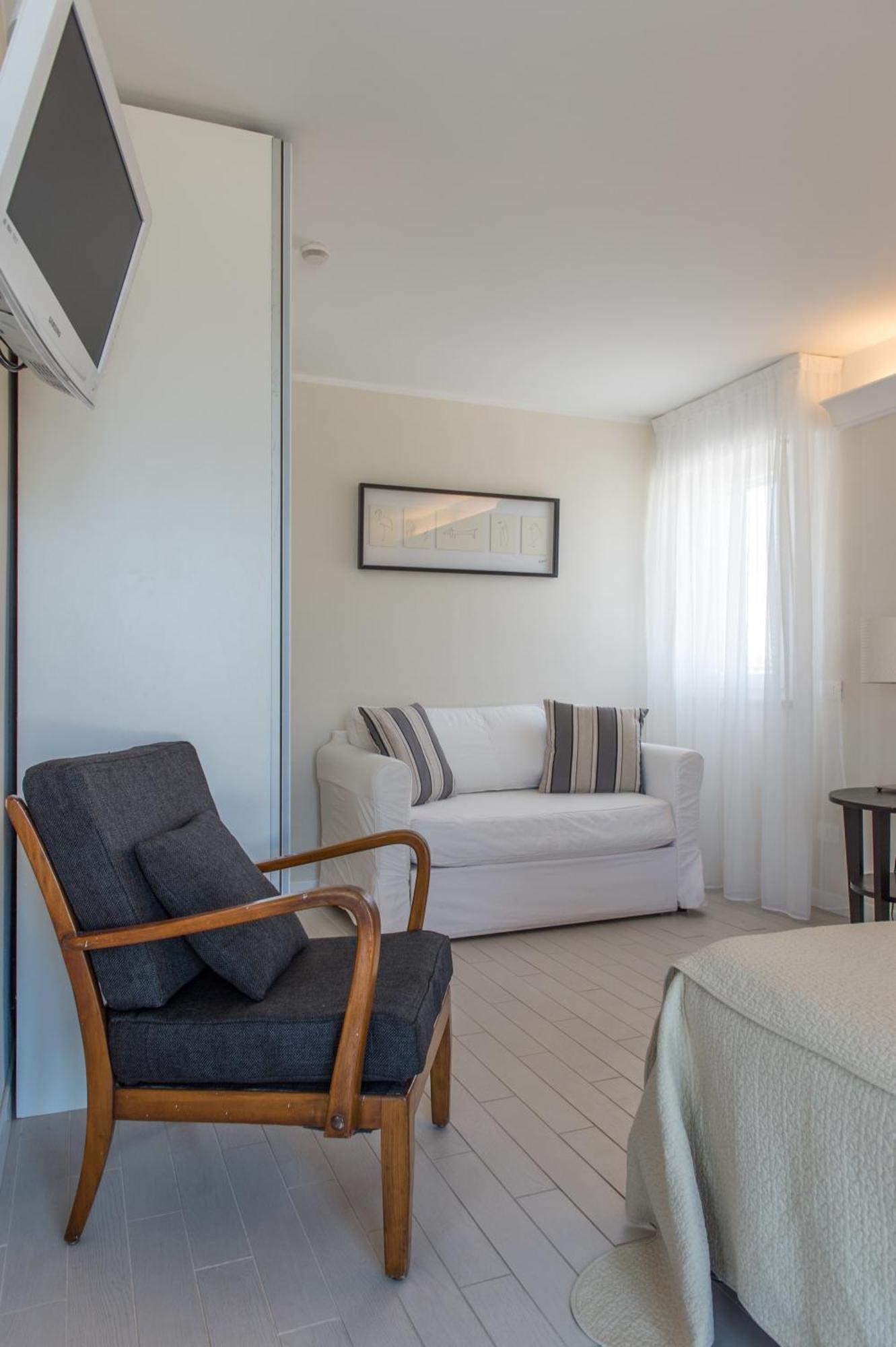 Kiss Beachfront Hotel & Restaurant Червия Номер фото